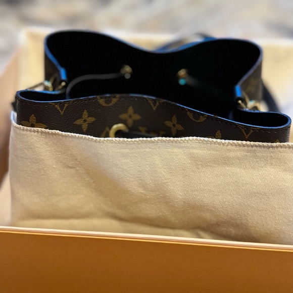 Louis Vuitton - Picture 4 of 6